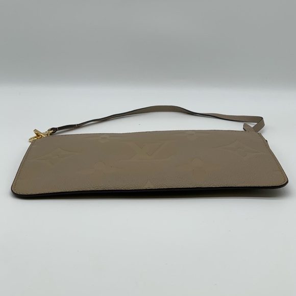 Louis Vuitton Monogram Pochette - Picture 4 of 5